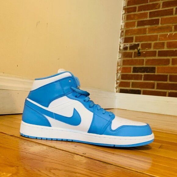 Nike Air Jordan 1 Retro Mid Unc / University Blue 554724-106 Size 12 - Picture 2 of 16